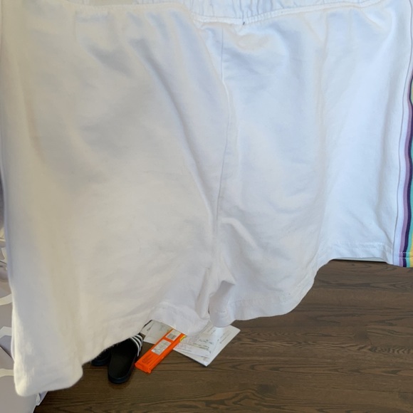 Shorts - Picture 3 of 3